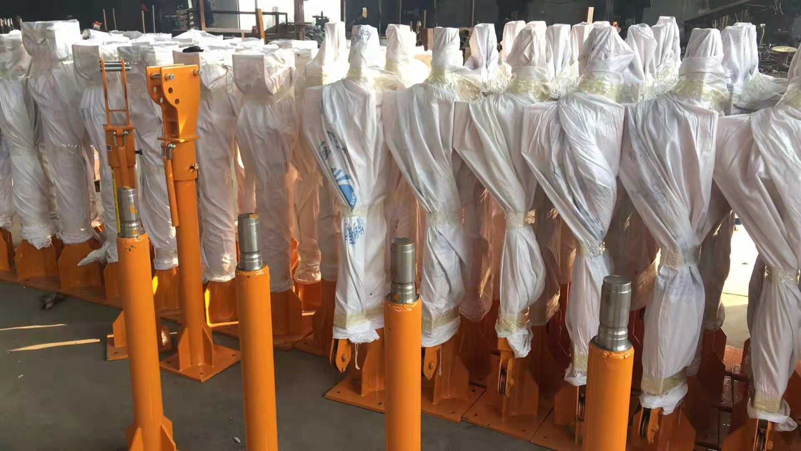 1噸車載小吊機發貨通知